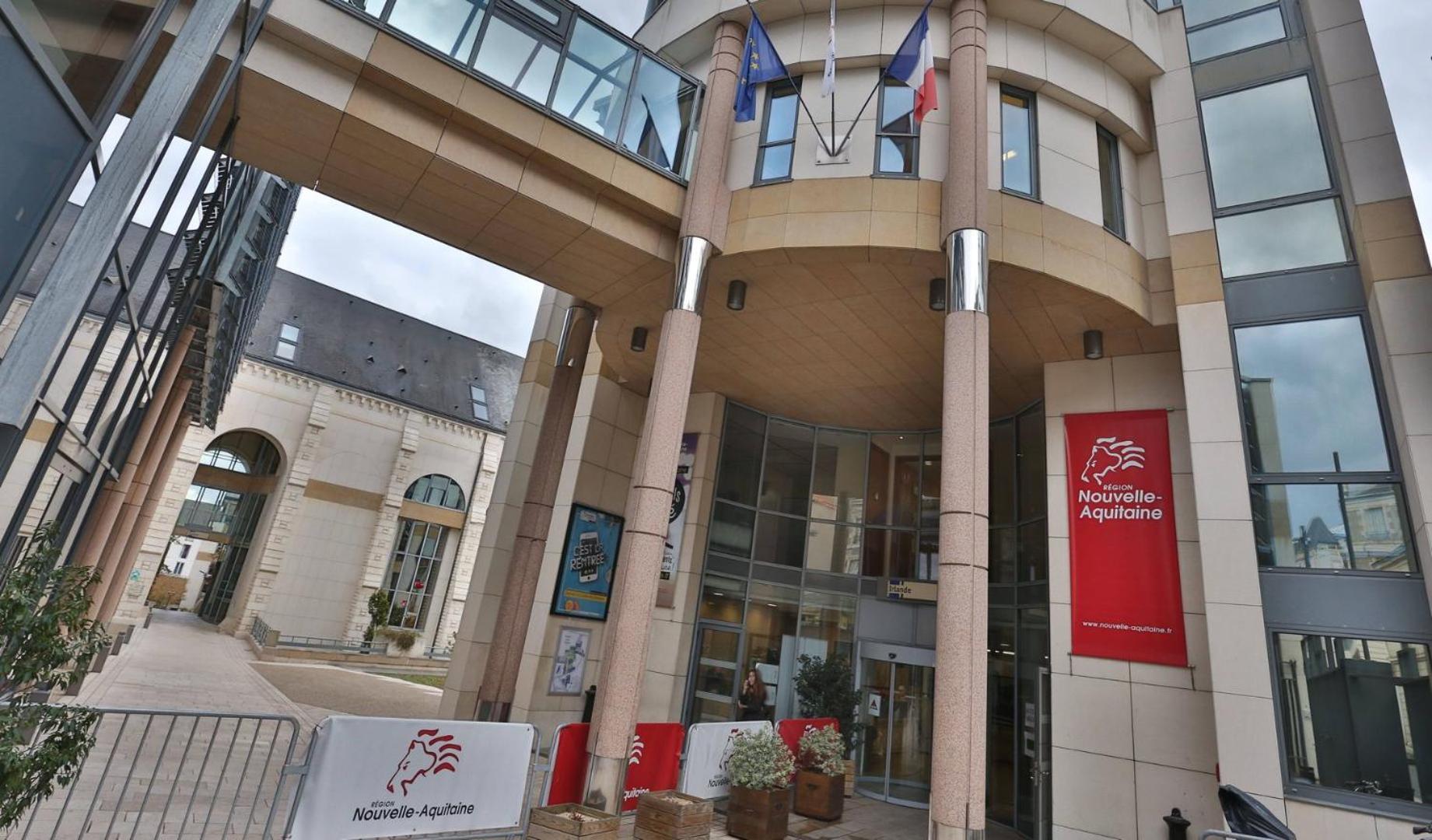 Comedy: Heart Of Town Facing The Na Region Poitiers Bagian luar foto